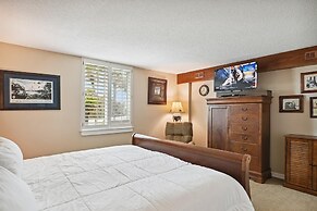 Dolphin Point 104b 2 Bedroom Condo by RedAwning