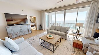 Oceania 906 3 Bedroom Condo by RedAwning