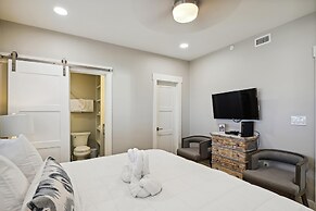 Oceania 307 3 Bedroom Condo by RedAwning