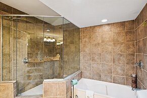 Destin Towers 21 2 Bedroom Condo by RedAwning