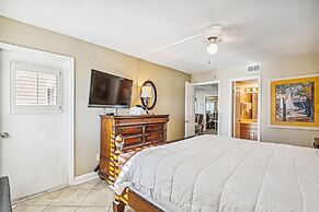 Holiday Surf & Racquet 614 2 Bedroom Condo by RedAwning