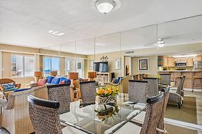 Holiday Surf & Racquet 614 2 Bedroom Condo by RedAwning