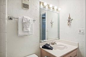 Holiday Surf & Racquet 614 2 Bedroom Condo by RedAwning