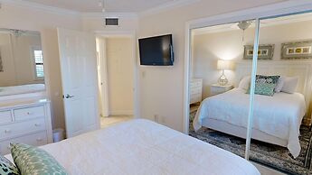 Inlet Reef 204 2 Bedroom Condo by RedAwning