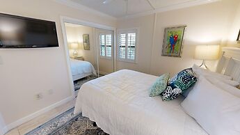 Inlet Reef 204 2 Bedroom Condo by RedAwning