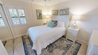 Inlet Reef 204 2 Bedroom Condo by RedAwning