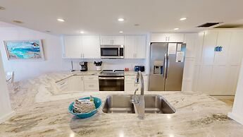 Inlet Reef 204 2 Bedroom Condo by RedAwning