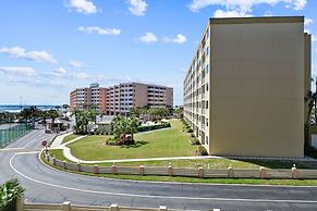 Inlet Reef 213 2 Bedroom Condo by RedAwning