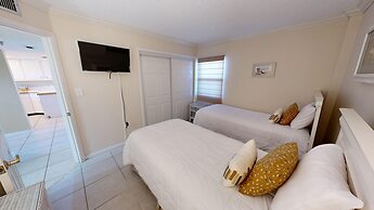 Inlet Reef 305 2 Bedroom Condo by RedAwning