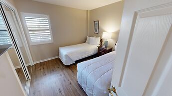 Inlet Reef 206 2 Bedroom Condo by RedAwning