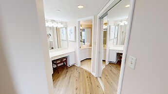 Inlet Reef 206 2 Bedroom Condo by RedAwning