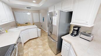 Inlet Reef 206 2 Bedroom Condo by RedAwning