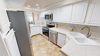 Inlet Reef 206 2 Bedroom Condo by RedAwning