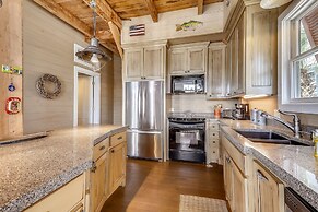 Sugar Shack 4 Bedroom Home by RedAwning