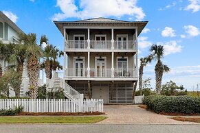 Sugar Shack 4 Bedroom Home by RedAwning