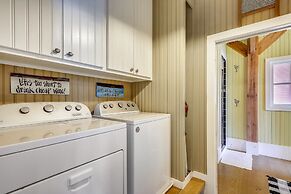 Sugar Shack 4 Bedroom Home by RedAwning