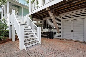 Sugar Shack 4 Bedroom Home by RedAwning