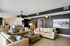 Oceania 705 3 Bedroom Condo by RedAwning