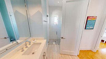 Seabreeze 5 Bedroom Home by RedAwning