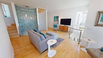 Seabreeze 5 Bedroom Home by RedAwning