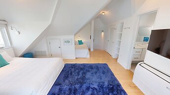 Seabreeze 5 Bedroom Home by RedAwning