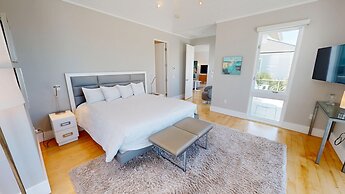 Seabreeze 5 Bedroom Home by RedAwning