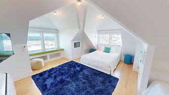 Seabreeze 5 Bedroom Home by RedAwning