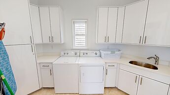 Seabreeze 5 Bedroom Home by RedAwning