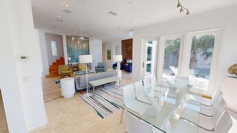 Seabreeze 5 Bedroom Home by RedAwning