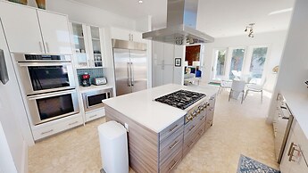 Seabreeze 5 Bedroom Home by RedAwning