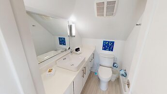 Seabreeze 5 Bedroom Home by RedAwning