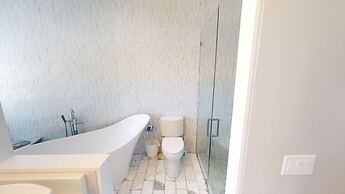 Seabreeze 5 Bedroom Home by RedAwning