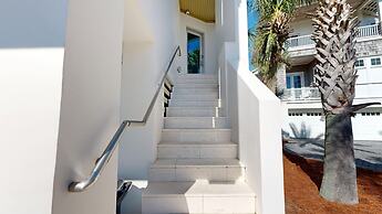 Seabreeze 5 Bedroom Home by RedAwning