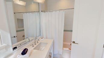 Seabreeze 5 Bedroom Home by RedAwning