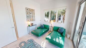 Seabreeze 5 Bedroom Home by RedAwning