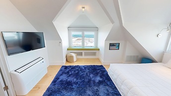 Seabreeze 5 Bedroom Home by RedAwning