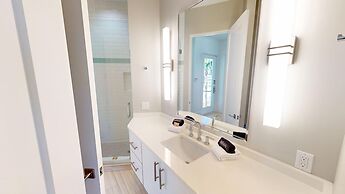 Seabreeze 5 Bedroom Home by RedAwning