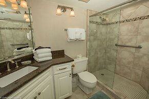 Inlet Reef 606 2 Bedroom Condo by RedAwning