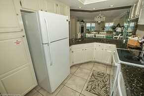 Inlet Reef 606 2 Bedroom Condo by RedAwning
