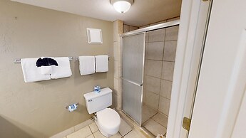 Shoreline Towers 2074 2 Bedroom Condo by RedAwning