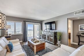 Holiday Surf & Racquet 402 2 Bedroom Condo by RedAwning