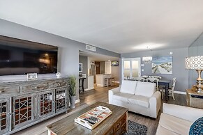 Holiday Surf & Racquet 402 2 Bedroom Condo by RedAwning
