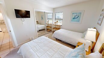 Inlet Reef 316 2 Bedroom Condo by RedAwning