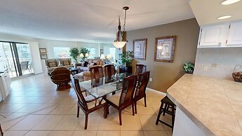 Inlet Reef 217 2 Bedroom Condo by RedAwning