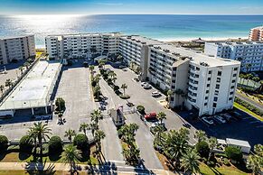 Inlet Reef 217 2 Bedroom Condo by RedAwning