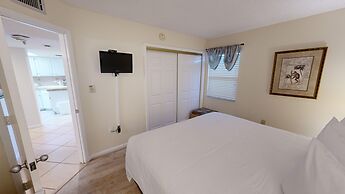 Inlet Reef 217 2 Bedroom Condo by RedAwning