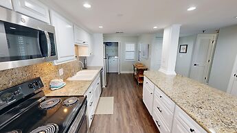 Inlet Reef 406 2 Bedroom Condo by RedAwning