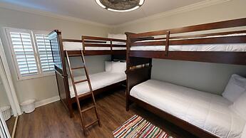 Inlet Reef 406 2 Bedroom Condo by RedAwning