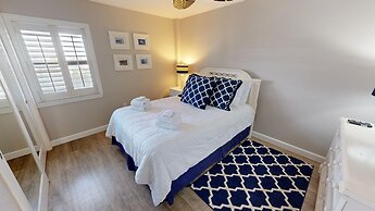Inlet Reef 605 2 Bedroom Condo by RedAwning