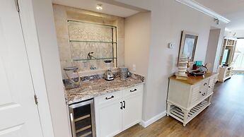 Inlet Reef 605 2 Bedroom Condo by RedAwning